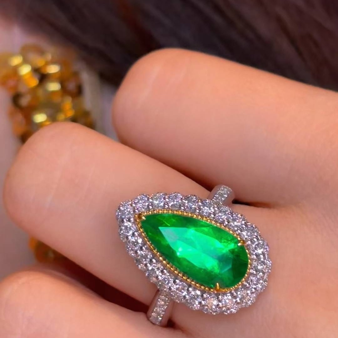 14k Gold 2.45 Ct Vivid Green Natural Emerald & Diamond Ring - 6