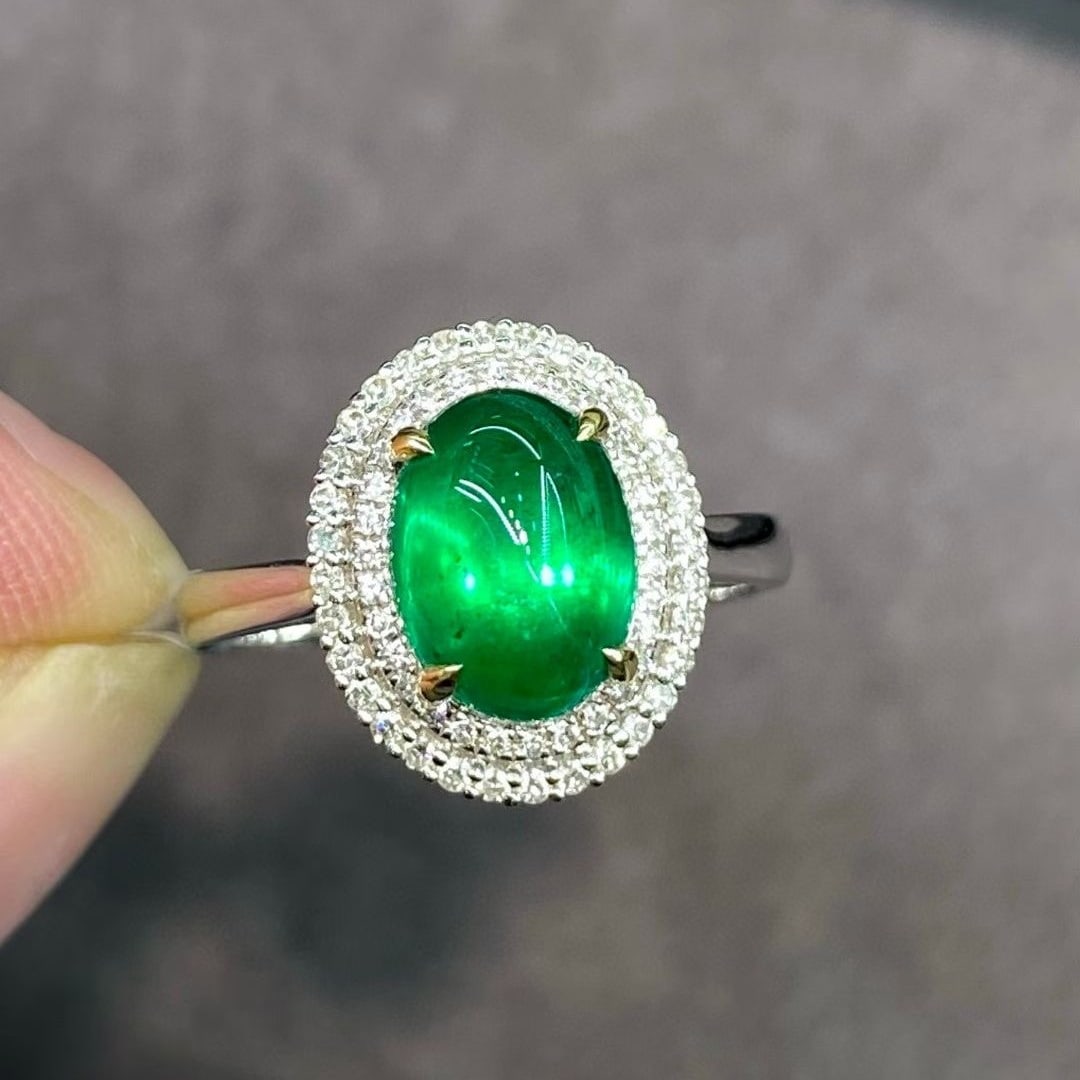 14k Gold 2.38 Ctw Vivid Green Natural Emerald & Diamond Ring: Ref:231020239 // gold content:14k gold // ring size:7. 25us // // main gemstone:emerald // shape:oval // carat weight:2. 13ct // color:vivid green // treatment:natural // // adjacent gemstone 2 : diam
