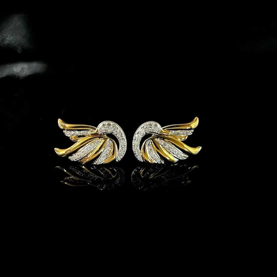 14k Gold 0.16 Ct Natural H Diamond Earrings: Ref:231020245 // gold content:14k gold // main gemstone:diamond // shape:round // carat weight:0. 16ct // clarity grade:vs-si // color:h // treatment:natural // cut grade:g // High Estimate: 2100 Low
