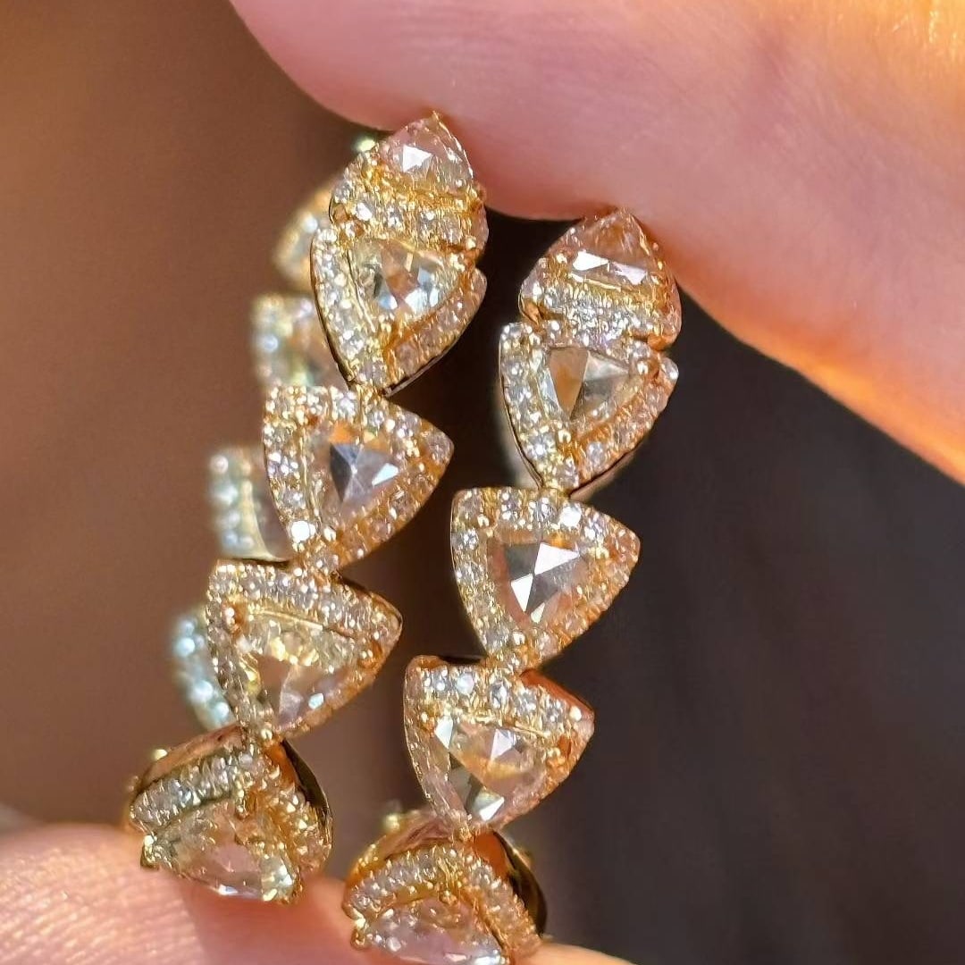 14k Gold 2.3 Ct Natural H Diamond Earrings: Ref:231020250 // gold content:14k gold // main gemstone:diamond // shape:multiply // carat weight:2. 3ct // clarity grade:vs-si // color:h // treatment:natural // Low Estimate: 5700 Condition: New