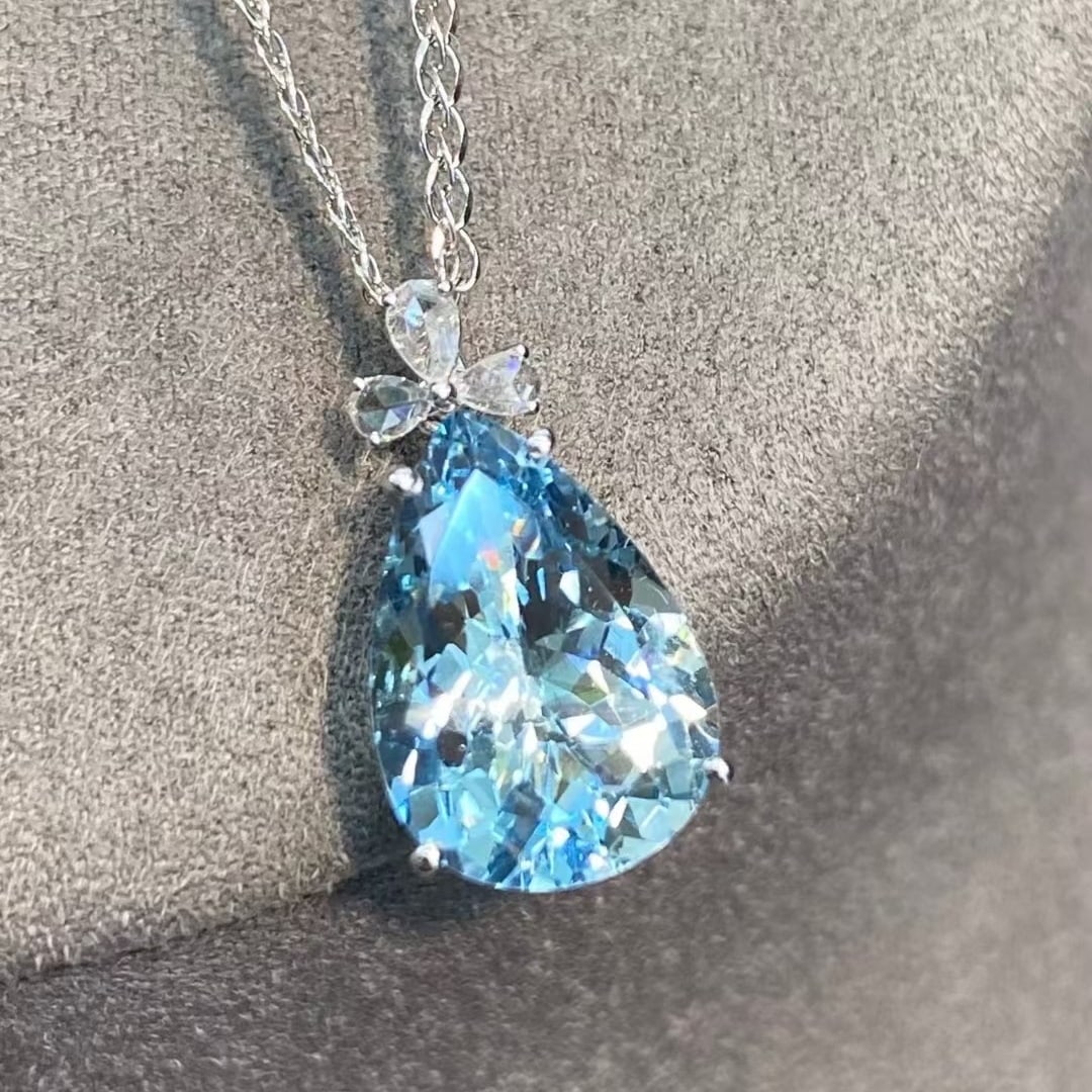 14k Gold 2.94 Ct Natural Aquamarine & Diamond Necklace: Ref:231020259 // gold content:14k gold // main gemstone:aquamarine // shape:pear // carat weight:2. 94ct // color:santa maria color // treatment:natural // // adjacent gemstone 2 : diamond // number o