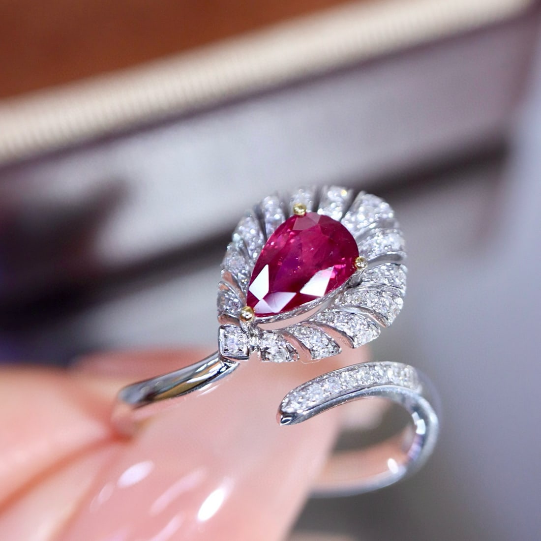 14k Gold 0.98 Ctw Natural Ruby & Diamond Ring - 5
