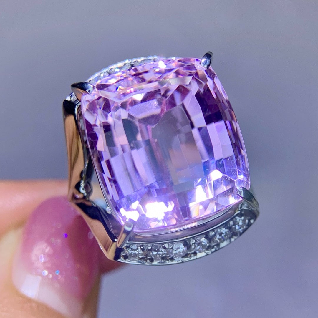 14k Gold 29.65 Ct Natural Kunzite & Diamond Ring: Ref:231020277 // gold content:14k gold // ring size:7. 25us // // main gemstone:kunzite // shape:cushion // carat weight:29. 65ct // color:purple // treatment:natural // // adjacent gemstone 2 : diamo