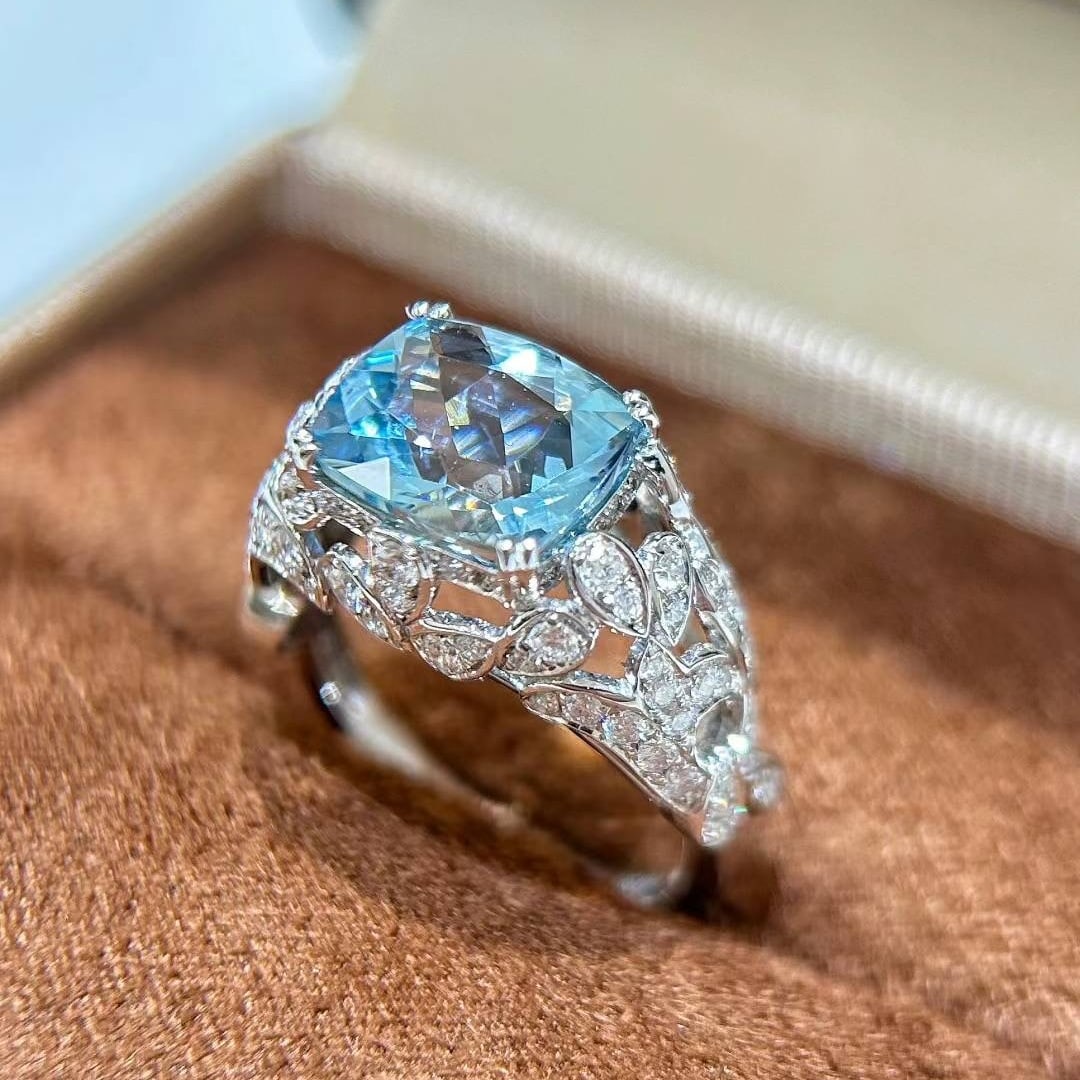 14k Gold 3.63 Ctw Natural Aquamarine & Diamond Ring: Ref:231020284 // gold content:14k gold // ring size:7. 25us // // main gemstone:aquamarine // shape:cushion // carat weight:2. 73ct // color:santa maria color // treatment:natural // // adjacent gemst