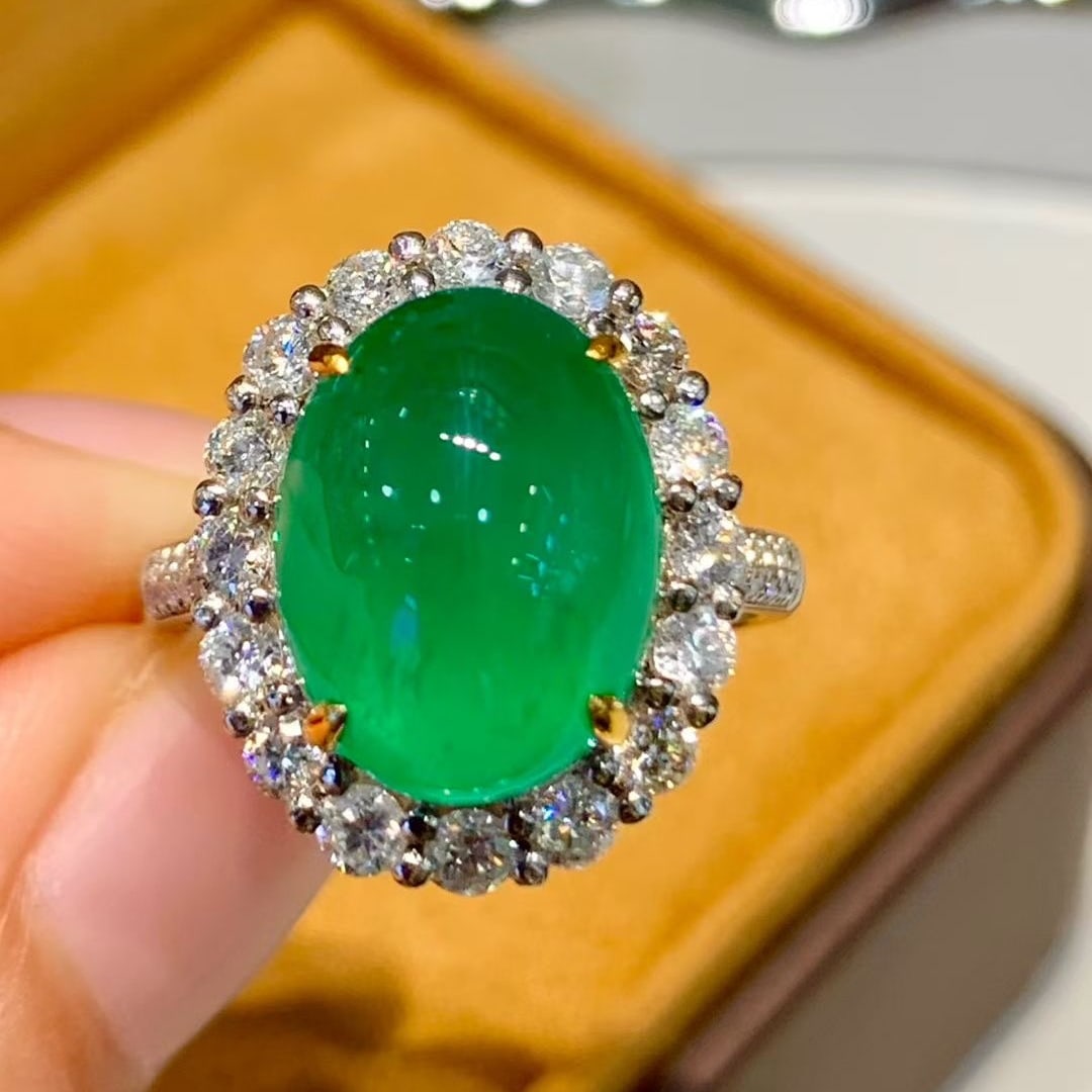 14k Gold 5.33 Ct Vivid Green Natural Emerald & Diamond Ring: Ref:231020290 // gold content:14k gold // ring size:7. 25us // // main gemstone:emerald // shape:oval // carat weight:5. 33ct // color:vivid green // treatment:natural // // adjacent gemstone 2 : diam