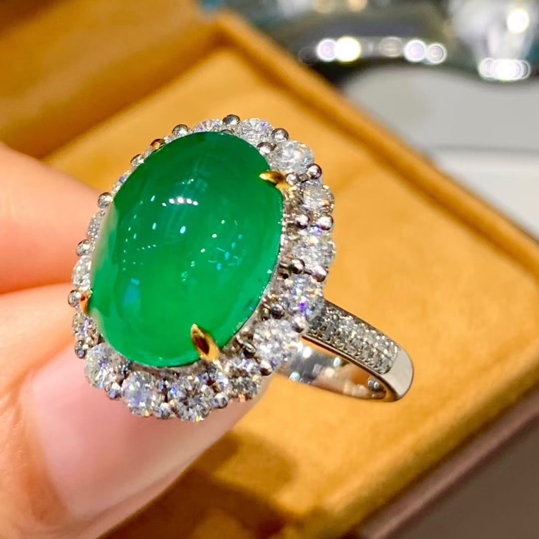 14k Gold 5.33 Ct Vivid Green Natural Emerald & Diamond Ring - 2