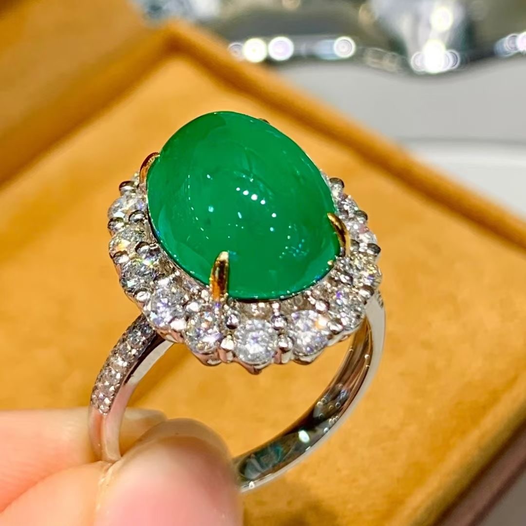 14k Gold 5.33 Ct Vivid Green Natural Emerald & Diamond Ring - 3