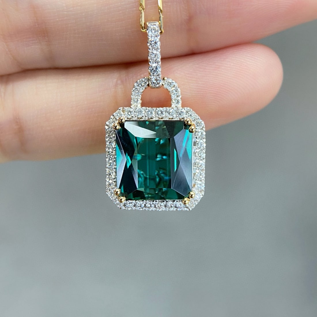 14k Gold 6.00 Ctw Natural Tourmaline & Diamond Pendant( Without Chain ): Ref:231020311 // gold content:14k gold // main gemstone:tourmaline // shape:octagonal // carat weight:5. 60ct // color:lagoon // treatment:natural // // adjacent gemstone 2 : diamond // shape:round //