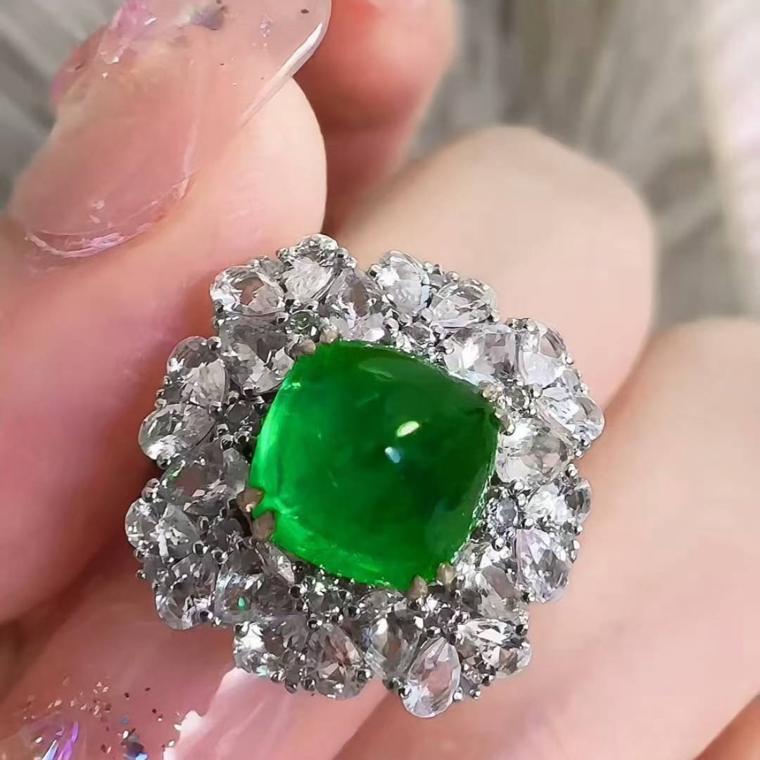 14k Gold 3 Ct Vivid Green Natural Emerald & Sapphire Ring: Ref:231020325 // gold content:14k gold // ring size:7. 25us // // main gemstone:emerald // shape:suger-loaf // carat weight:3ct // color:vivid green // treatment:natural // // adjacent gemstone 2 :