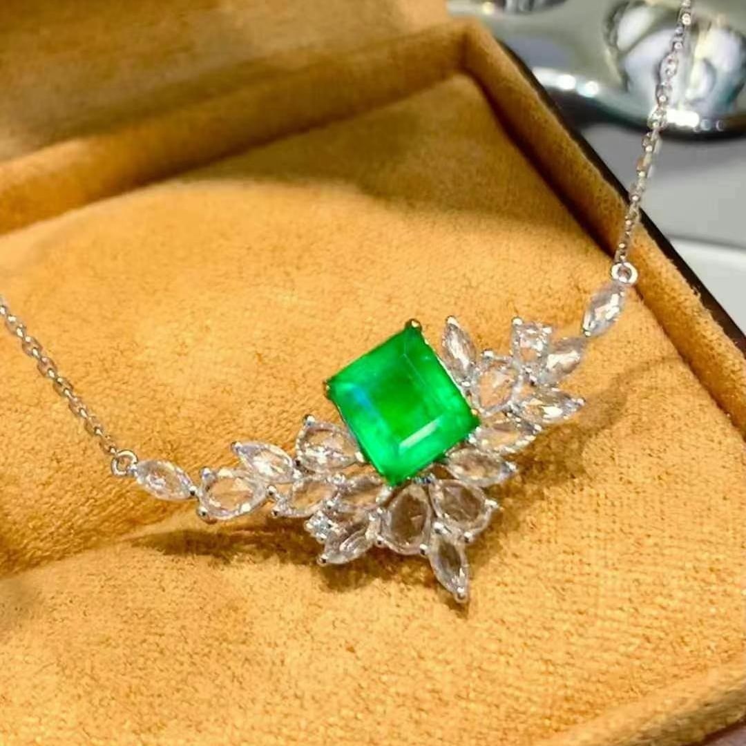 14k Gold 1.35 Ct Vivid Green Natural Emerald & Sapphire & Diamond Necklace - 2
