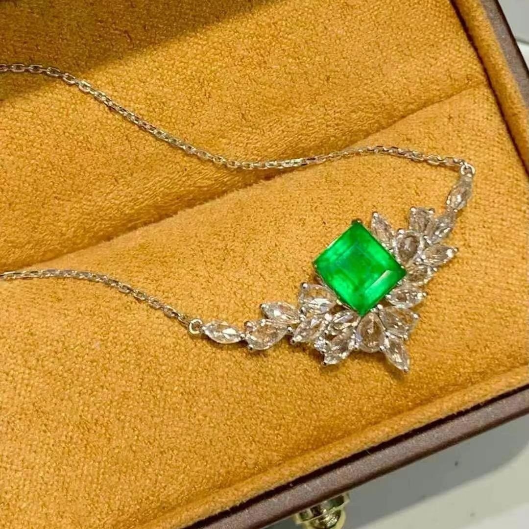 14k Gold 1.35 Ct Vivid Green Natural Emerald & Sapphire & Diamond Necklace - 3