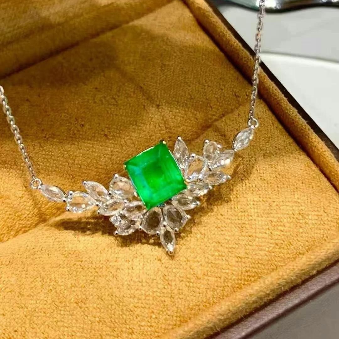 14k Gold 1.35 Ct Vivid Green Natural Emerald & Sapphire & Diamond Necklace - 5