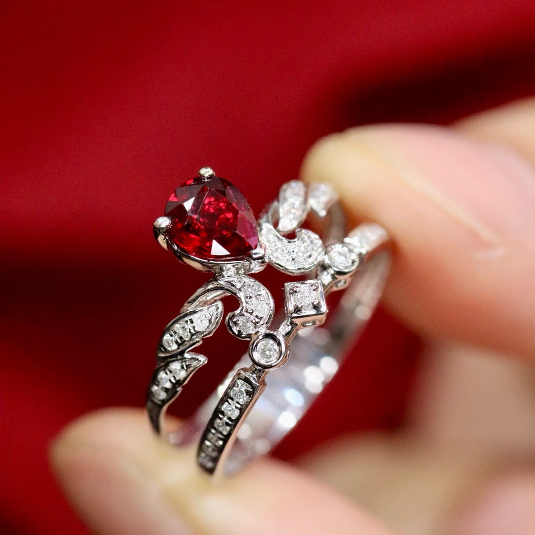 14k Gold 0.84 Ctw Vivid Red Natural Ruby & Diamond Ring: Ref:231020340 // gold content:14k gold // ring size:7. 25us // // main gemstone:ruby // shape:pear // carat weight:0. 69ct // color:vivid red // treatment:natural // // adjacent gemstone 2 : diamond