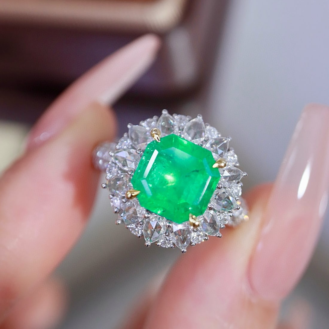 14k Gold 3.67 Ctw Natural Emerald & Diamond Ring: Ref:231020345 // gold content:14k gold // ring size:7. 25us // // main gemstone:emerald // shape:octagonal // carat weight:2. 63ct // color:green // treatment:natural // // adjacent gemstone 2 :