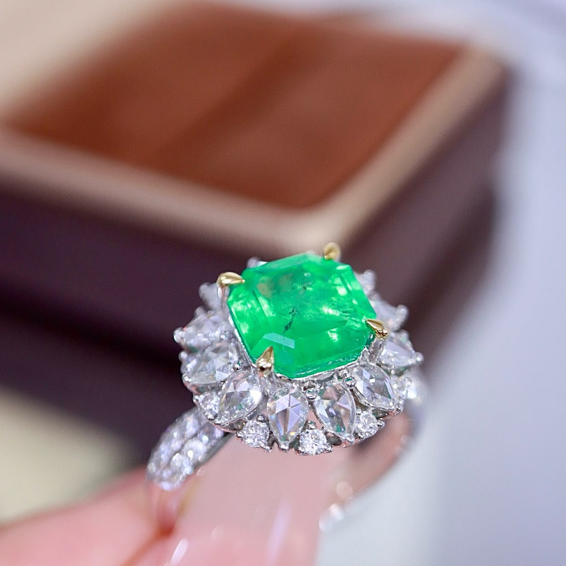 14k Gold 3.67 Ctw Natural Emerald & Diamond Ring - 8