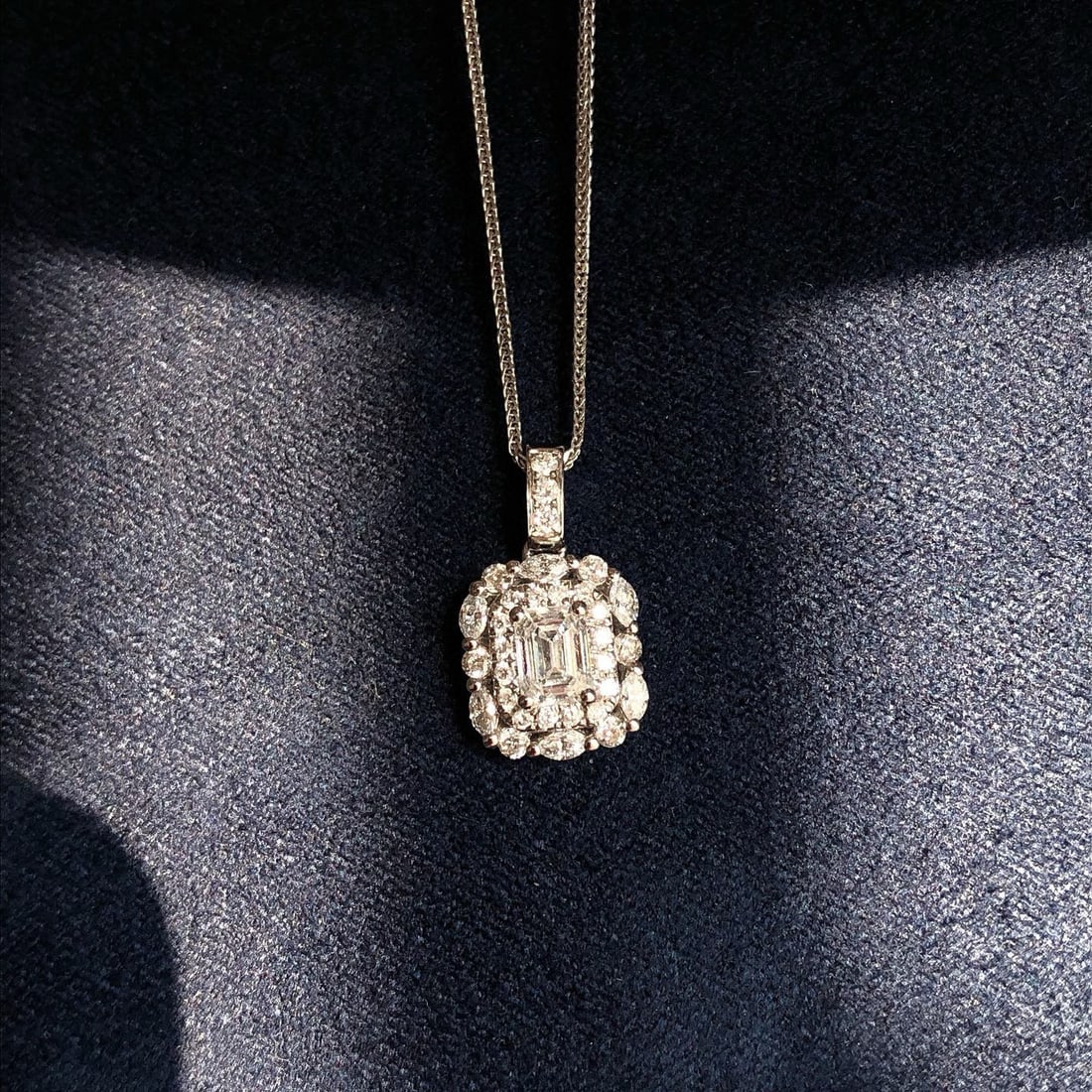 Gia Certified 14k Gold 0.3 Ct Natural F Si2 Emerald Diamond Necklace: Ref:231020353 // gold content:14k gold // main gemstone:diamond // certified:gia // shape:emerald // carat weight:0. 3ct // clarity grade:si2 // color:f // treatment:natural // // adjacent gemstone 2