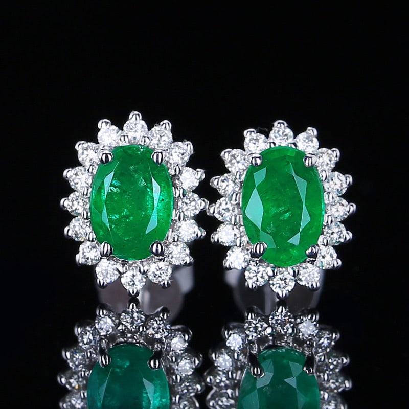 14k Gold 1.1 Ct Vivid Green Natural Emerald & Diamond Earrings: Ref:231020364 // gold content:14k gold // main gemstone:emerald // shape:oval // carat weight:1. 1ct // color:vivid green // treatment:natural // // adjacent gemstone 2 : diamond // shape:round //