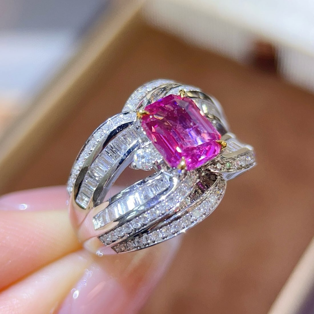 14k Gold 2.33 Ctw Natural Padparadscha Sapphire & Diamond Ring - 2