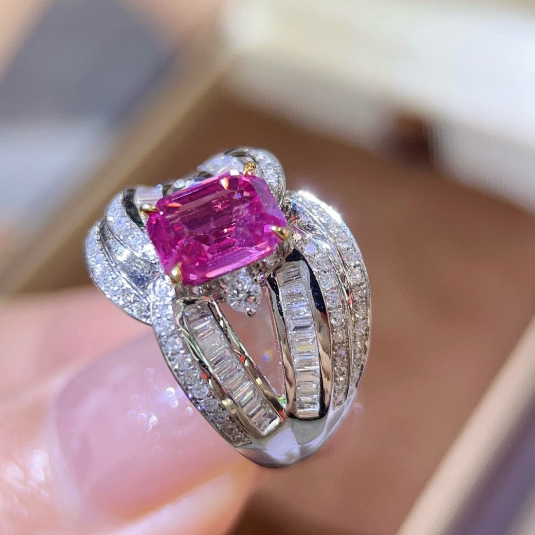 14k Gold 2.33 Ctw Natural Padparadscha Sapphire & Diamond Ring - 3