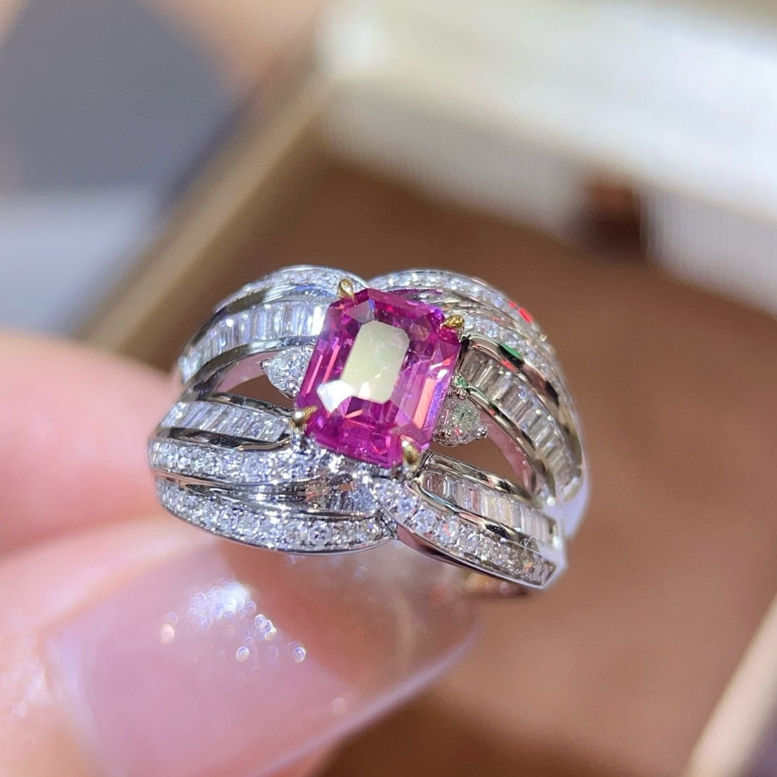 14k Gold 2.33 Ctw Natural Padparadscha Sapphire & Diamond Ring - 4