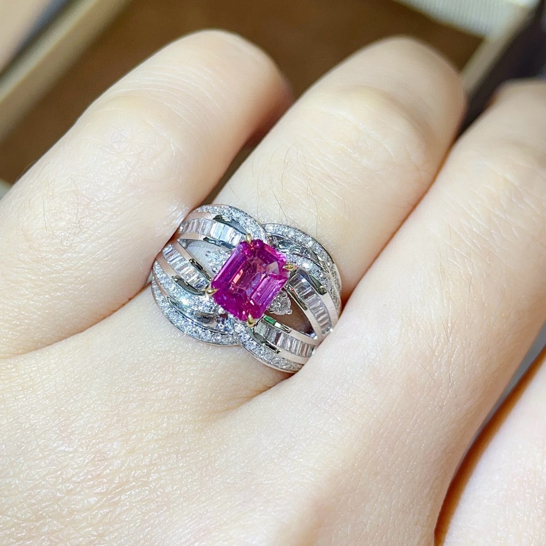 14k Gold 2.33 Ctw Natural Padparadscha Sapphire & Diamond Ring - 5