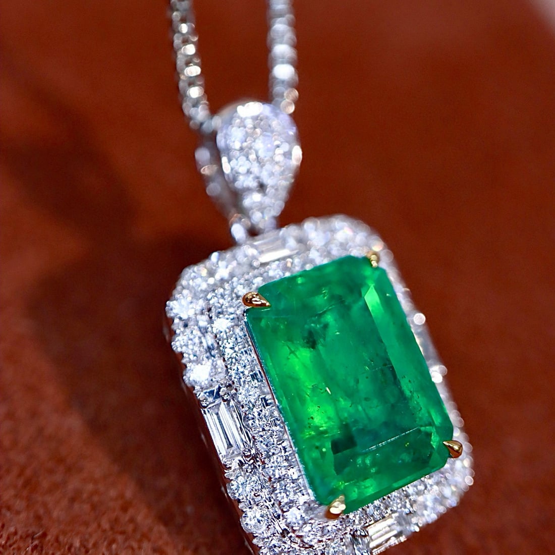 14k Gold 2.15 Ctw Vivid Green Natural Emerald & Diamond Pendant( Without Chain ) - 3