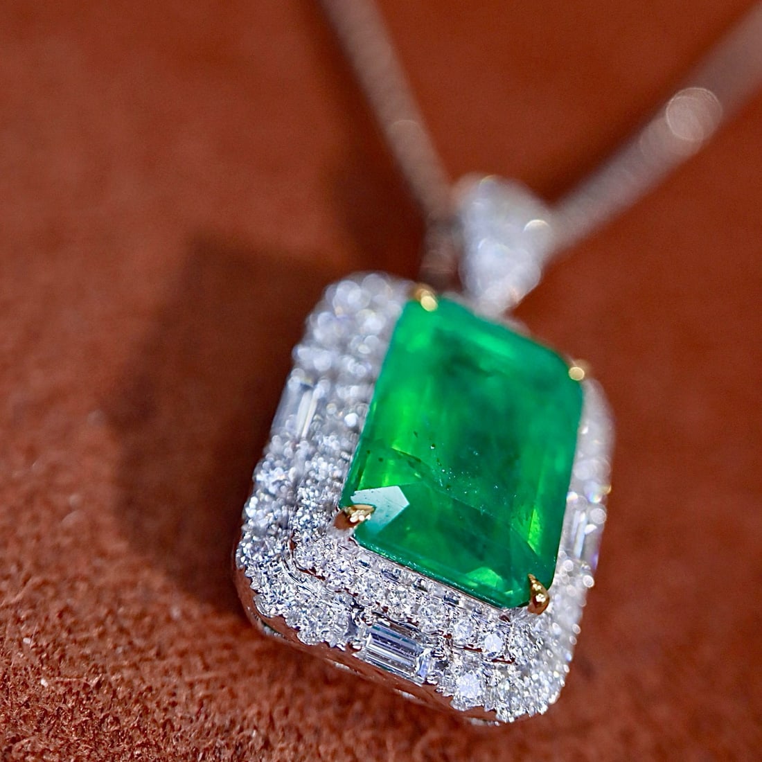 14k Gold 2.15 Ctw Vivid Green Natural Emerald & Diamond Pendant( Without Chain ) - 4