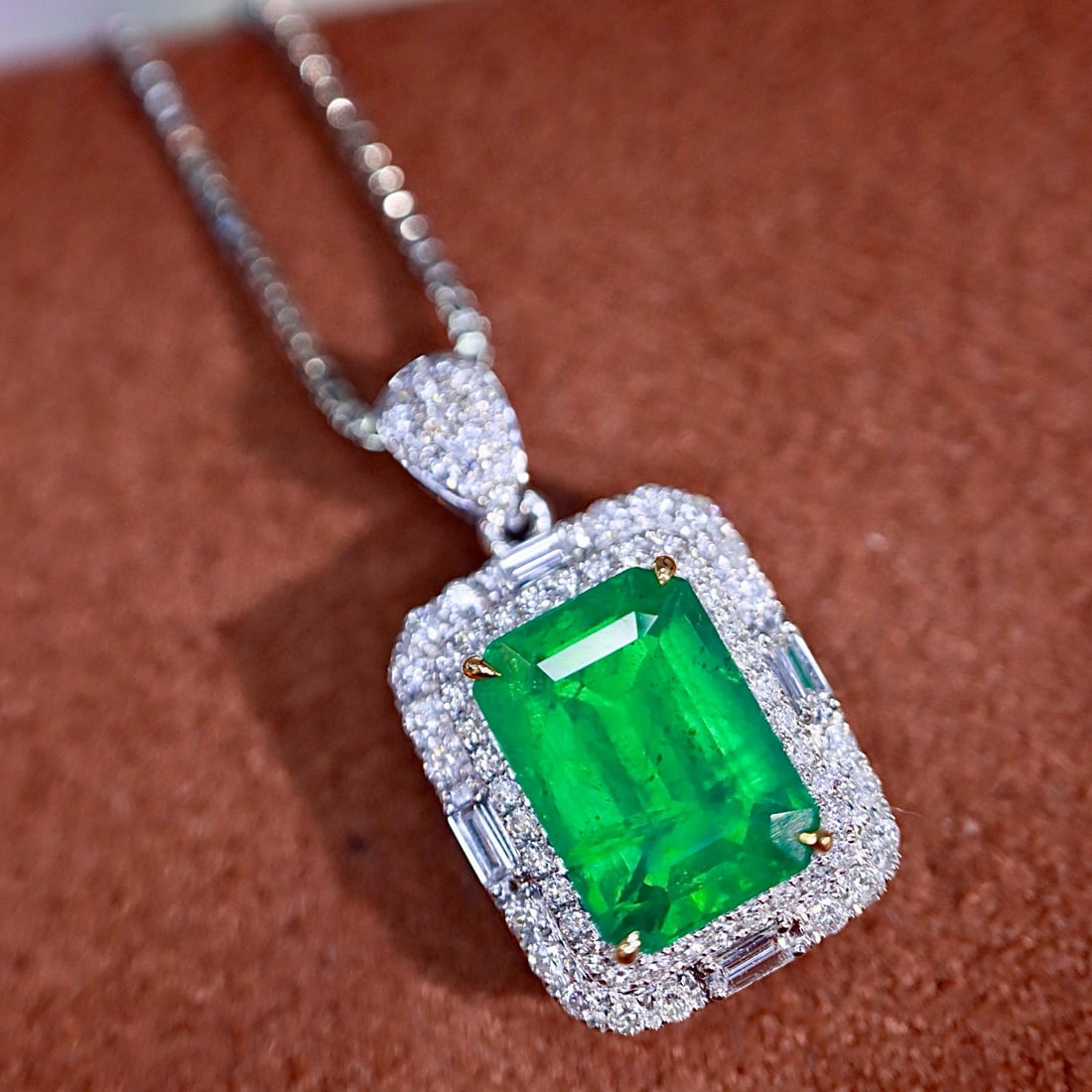 14k Gold 2.15 Ctw Vivid Green Natural Emerald & Diamond Pendant( Without Chain ) - 7