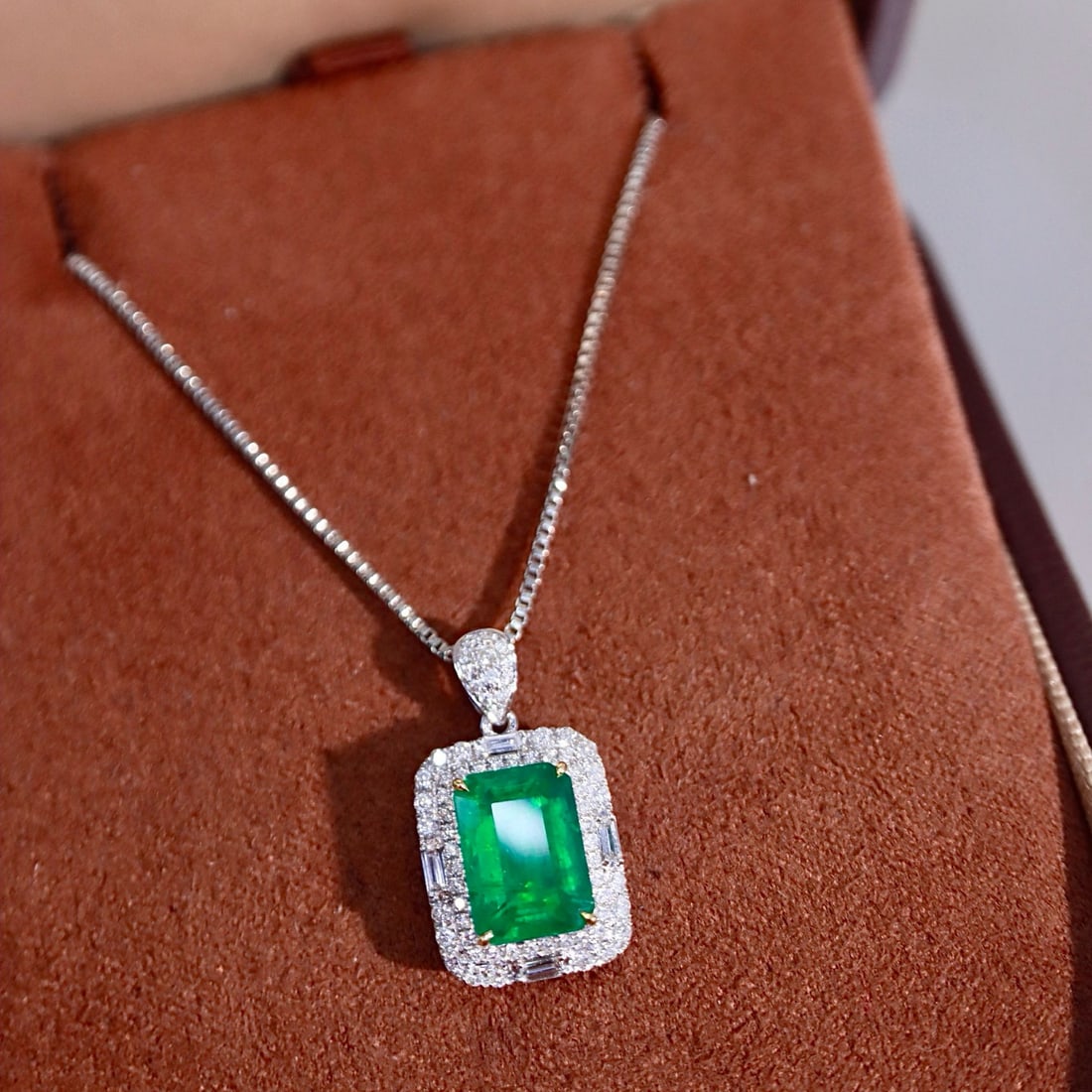 14k Gold 2.15 Ctw Vivid Green Natural Emerald & Diamond Pendant( Without Chain ) - 8