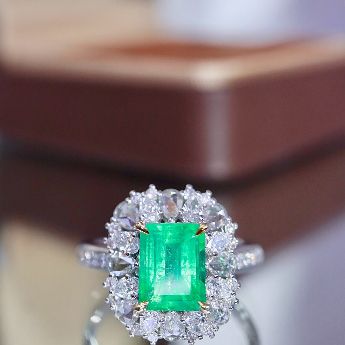 14k Gold 2.61 Ctw Natural Emerald & Diamond Ring: Ref:231020394 // gold content:14k gold // ring size:7. 25us // // main gemstone:emerald // shape:octagonal // carat weight:1. 66ct // color:green // treatment:natural // // adjacent gemstone 2 : diamo