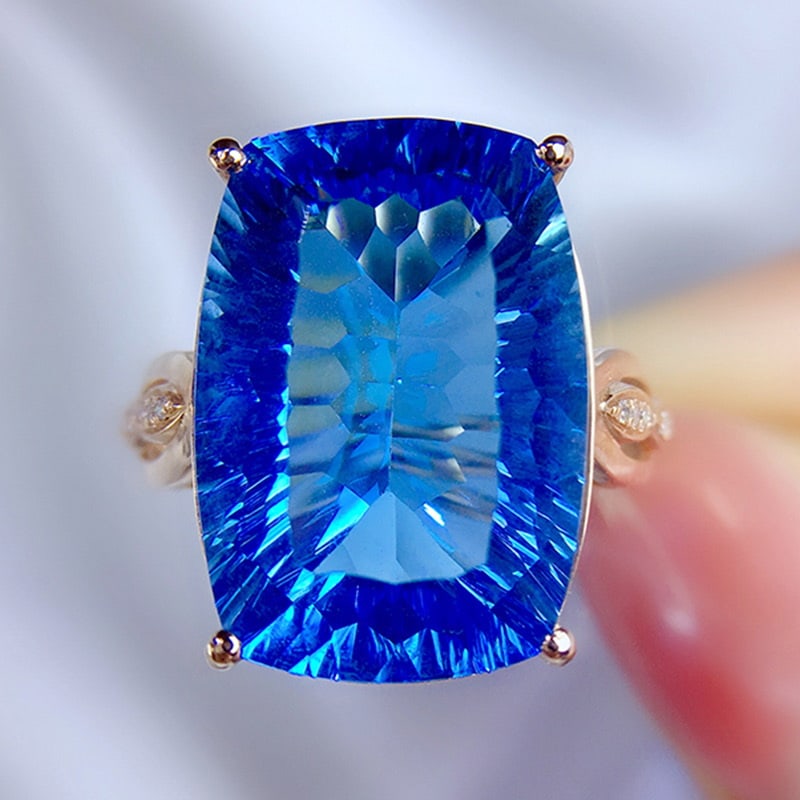 14k Gold 12.62 Ctw Natural Topaz & Diamond Ring: Ref:231020397 // gold content:14k gold // ring size:7. 25us // // main gemstone:topaz // shape:cushion // carat weight:12. 57ct // color:blue // treatment:natural // // adjacent gemstone 2 : diamond