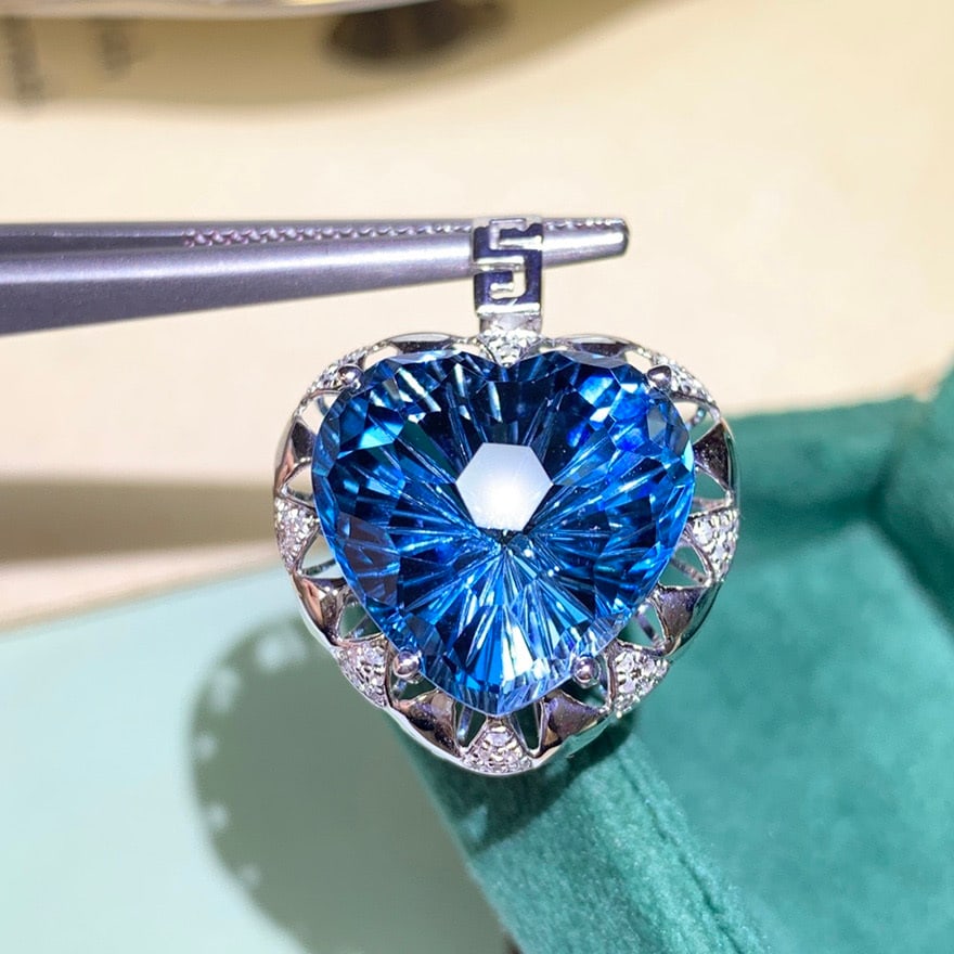 14k Gold 16.1 Ctw Natural Topaz & Diamond Pendant( Without Chain ): Ref:231020398 // gold content:14k gold // main gemstone:topaz // shape:heart // carat weight:16ct // color:blue // treatment:natural // // adjacent gemstone 2 : diamond // number of stones:45 // shape