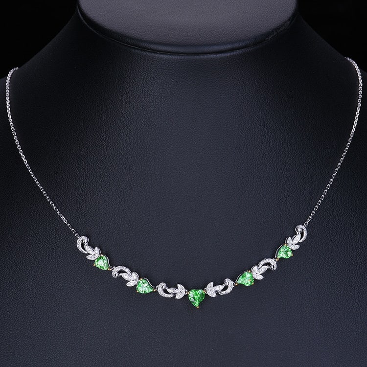 14k Gold 2.72 Ctw Natural Tsavorite & Diamond Necklace: Ref:231020402 // gold content:14k gold // main gemstone:tsavorite // shape:heart // carat weight:2. 42ct // color:green // treatment:natural // // adjacent gemstone 2 : diamond // number of