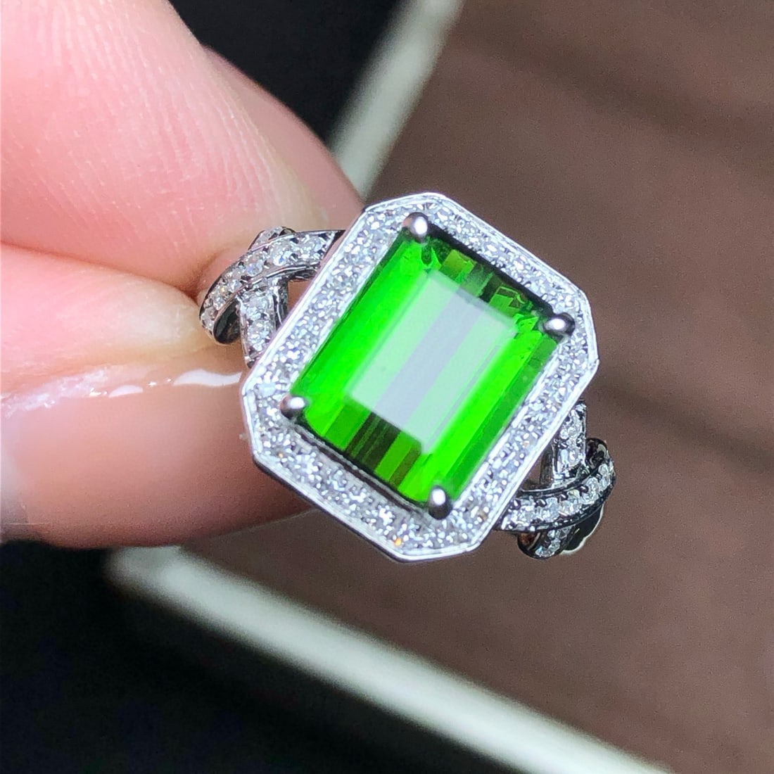 14k Gold 2.35 Ct Natural Tourmaline & Diamond Ring: Ref:231020412 // gold content:14k gold // ring size:7. 25us // // main gemstone:tourmaline // shape:octagonal // carat weight:2. 35ct // color:green // treatment:natural // // adjacent gemstone 2 :