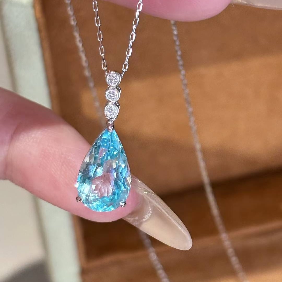 14k Gold 3.75 Ct Natural Aquamarine & Diamond Pendant( Without Chain ): Ref:231020418 // gold content:14k gold // main gemstone:aquamarine // shape:pear // carat weight:3. 75ct // color:blue // treatment:natural // // adjacent gemstone 2 : diamond // shape:round // clarit