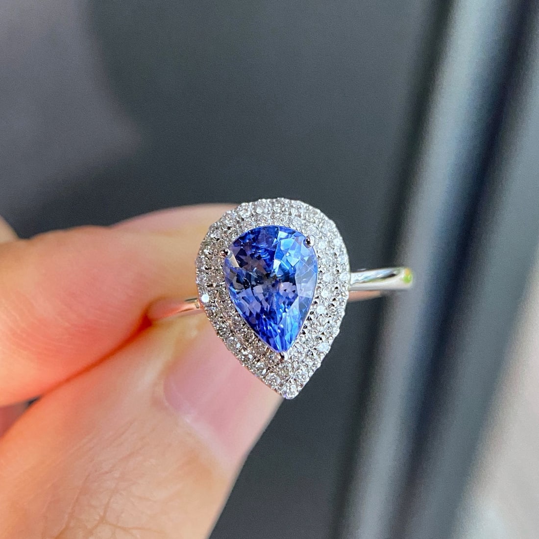 14k Gold 2.09 Ctw Natural Sapphire & Diamond Ring: Ref:231020421 // gold content:14k gold // ring size:7. 25us // // main gemstone:sapphire // shape:pear // carat weight:1. 84ct // color:cornflower blue // treatment:natural // // adjacent gemstone 2
