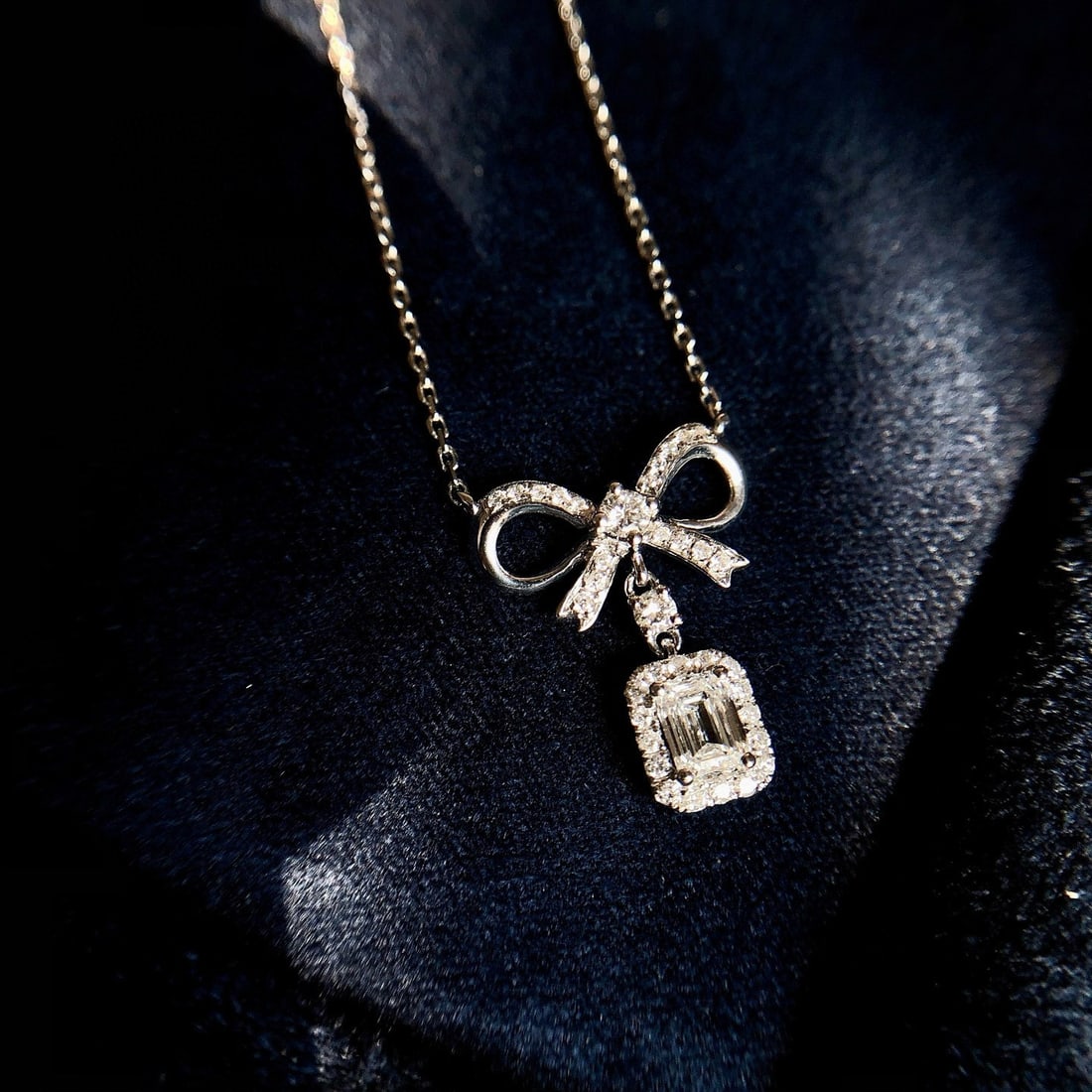 Gia Certified 14k Gold 0.3 Ct Natural E Si2 Emerald Diamond Necklace: Ref:231020427 // gold content:14k gold // main gemstone:diamond // certified:gia // shape:emerald // carat weight:0. 3ct // clarity grade:si2 // color:e // treatment:natural // // adjacent gemstone 2 