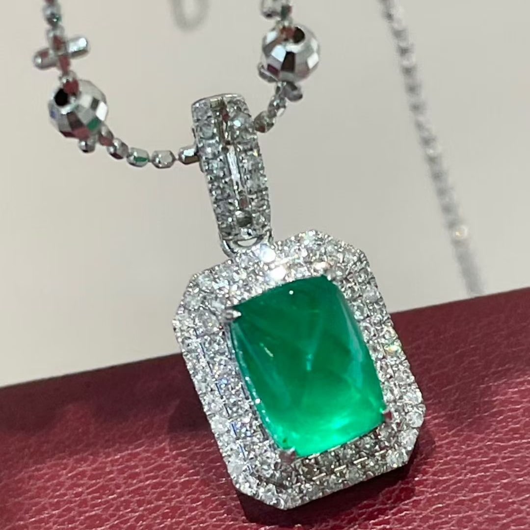 14k Gold 1.5 Ct Vivid Green Natural Emerald & Diamond Pendant( Without Chain ): Ref:231020431 // gold content:14k gold // main gemstone:emerald // shape:suger-loaf // carat weight:1. 5ct // color:vivid green // treatment:natural // // adjacent gemstone 2 : diamond // shape:round