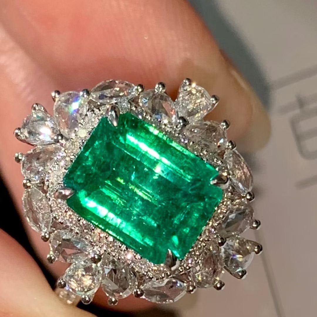 14k Gold 3 Ct Vivid Green Natural Emerald & Diamond Ring: Ref:231020432 // gold content:14k gold // ring size:7. 25us // // main gemstone:emerald // shape:octagonal // carat weight:3ct // color:vivid green // treatment:natural // // adjacent gemstone 2 :