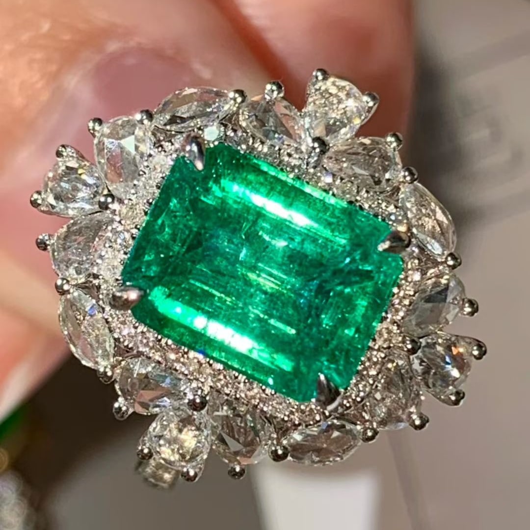 14k Gold 3 Ct Vivid Green Natural Emerald & Diamond Ring - 2