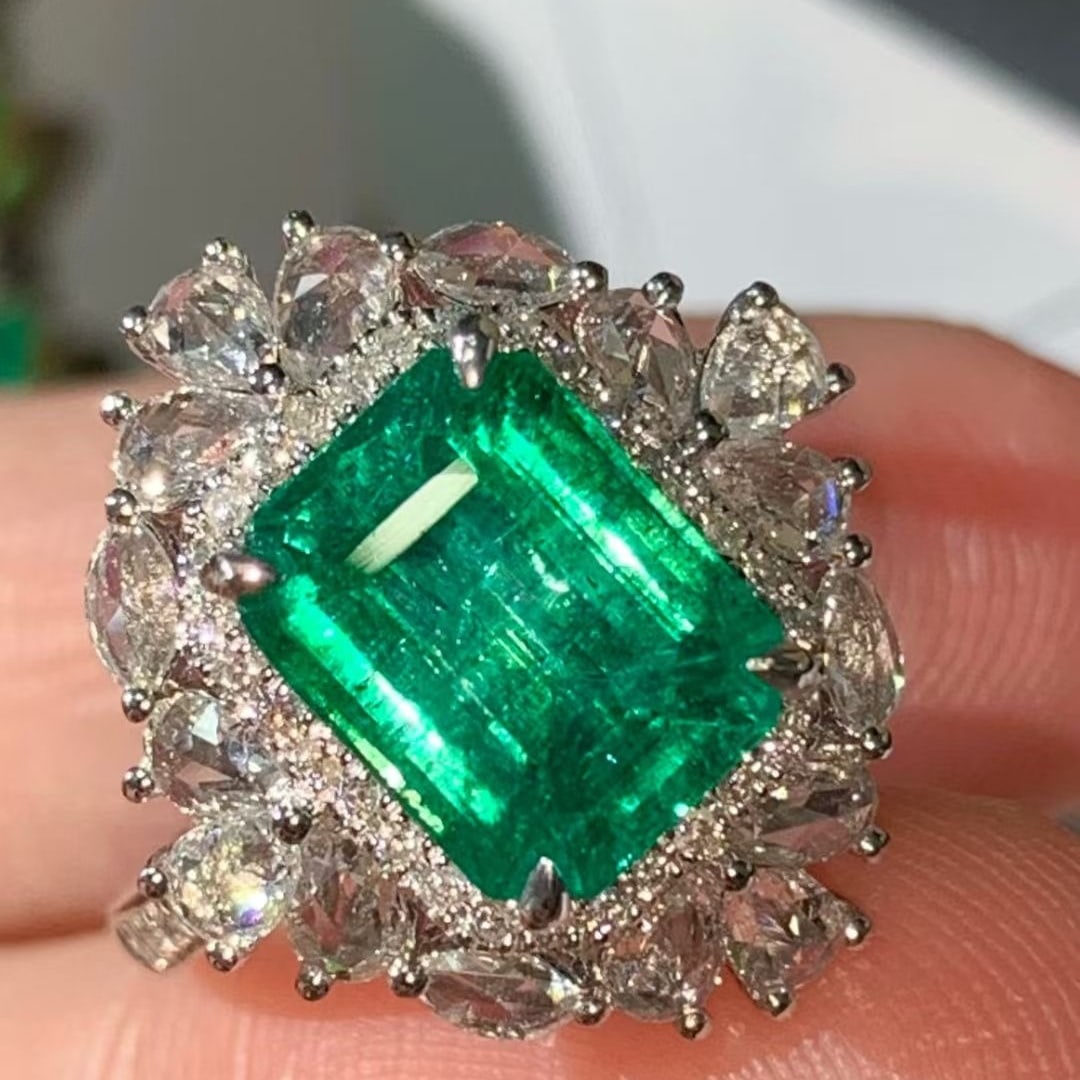 14k Gold 3 Ct Vivid Green Natural Emerald & Diamond Ring - 3
