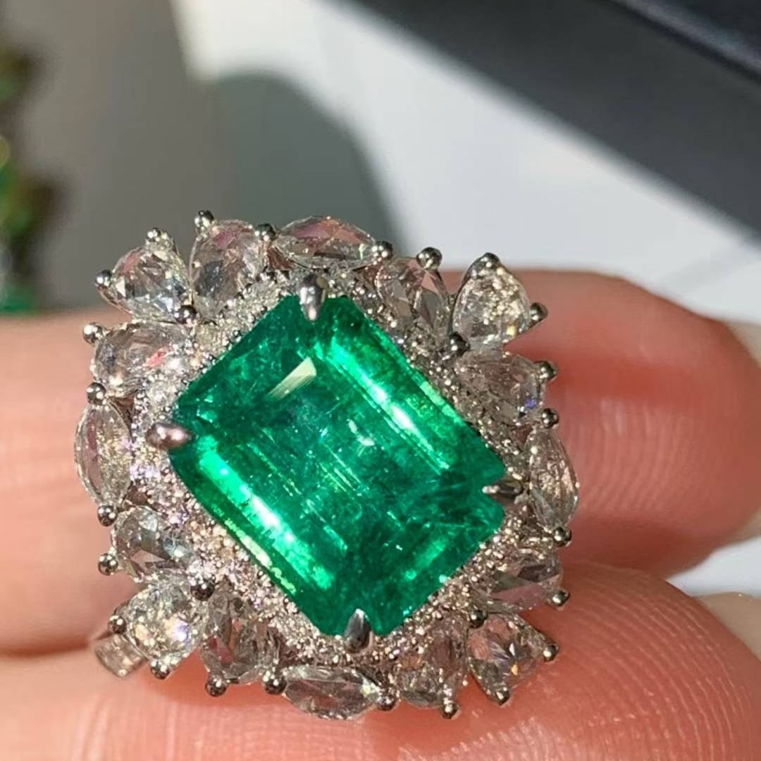 14k Gold 3 Ct Vivid Green Natural Emerald & Diamond Ring - 4