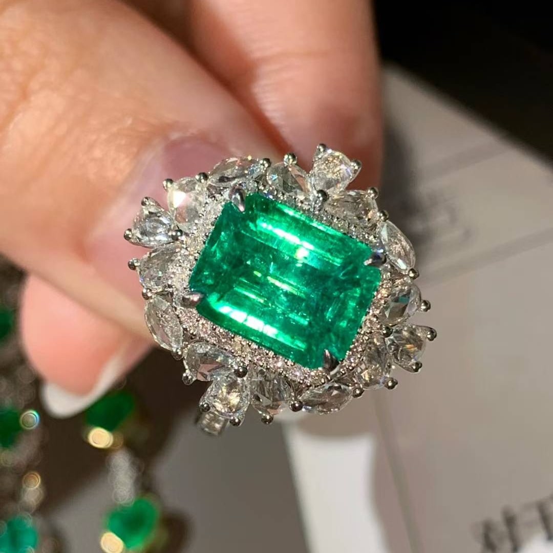 14k Gold 3 Ct Vivid Green Natural Emerald & Diamond Ring - 5