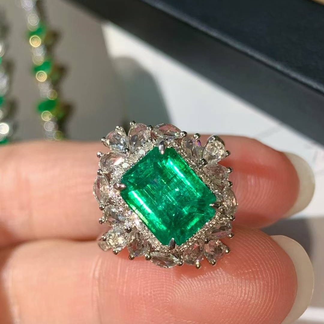14k Gold 3 Ct Vivid Green Natural Emerald & Diamond Ring - 6