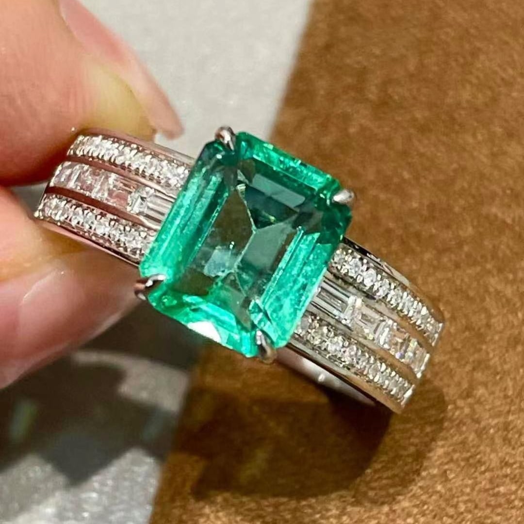 14k Gold 2 Ct Vivid Green Natural Emerald & Diamond Ring: Ref:231020441 // gold content:14k gold // ring size:7. 25us // // main gemstone:emerald // shape:octagonal // carat weight:2ct // color:vivid green // treatment:natural // // adjacent gemstone 2 :