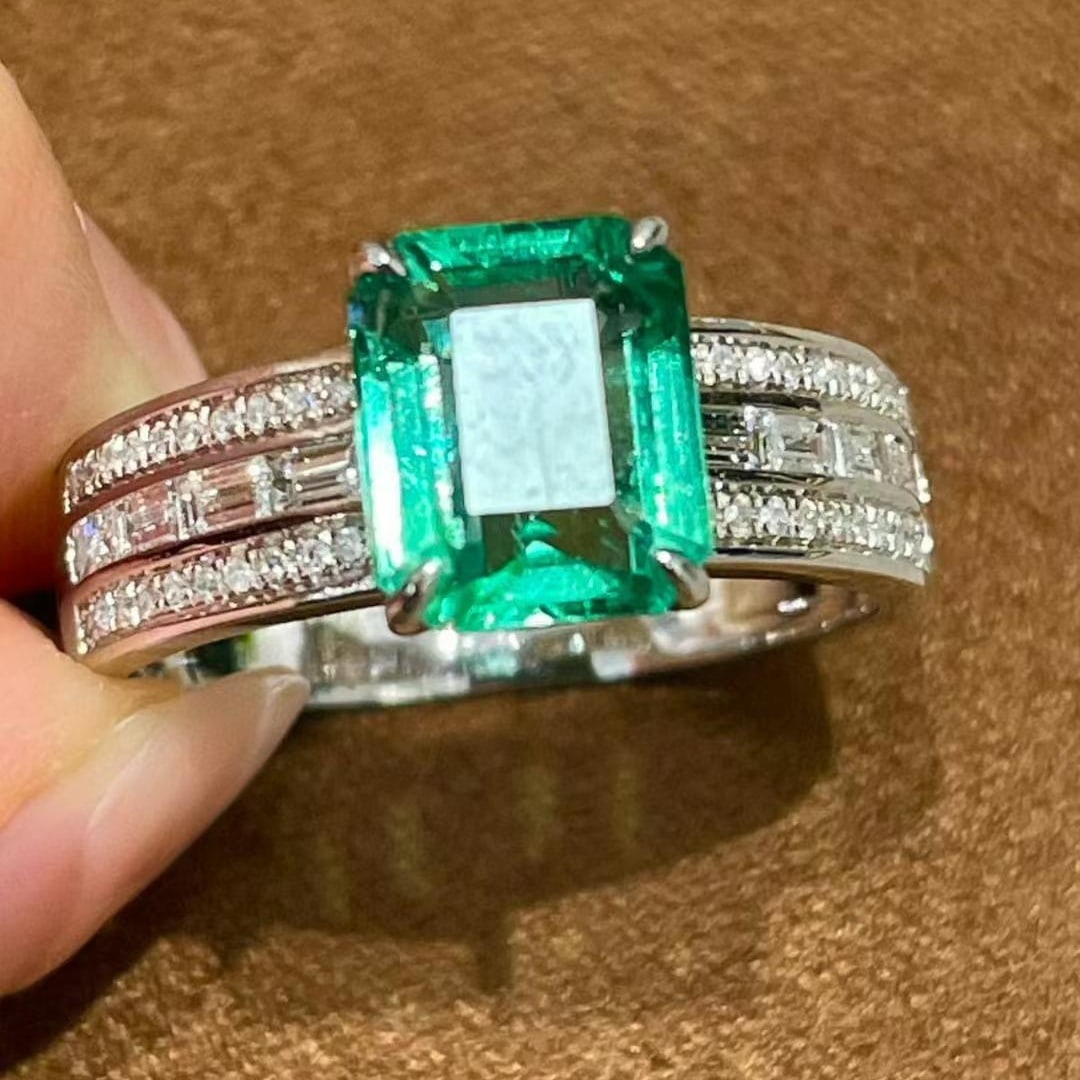 14k Gold 2 Ct Vivid Green Natural Emerald & Diamond Ring - 3