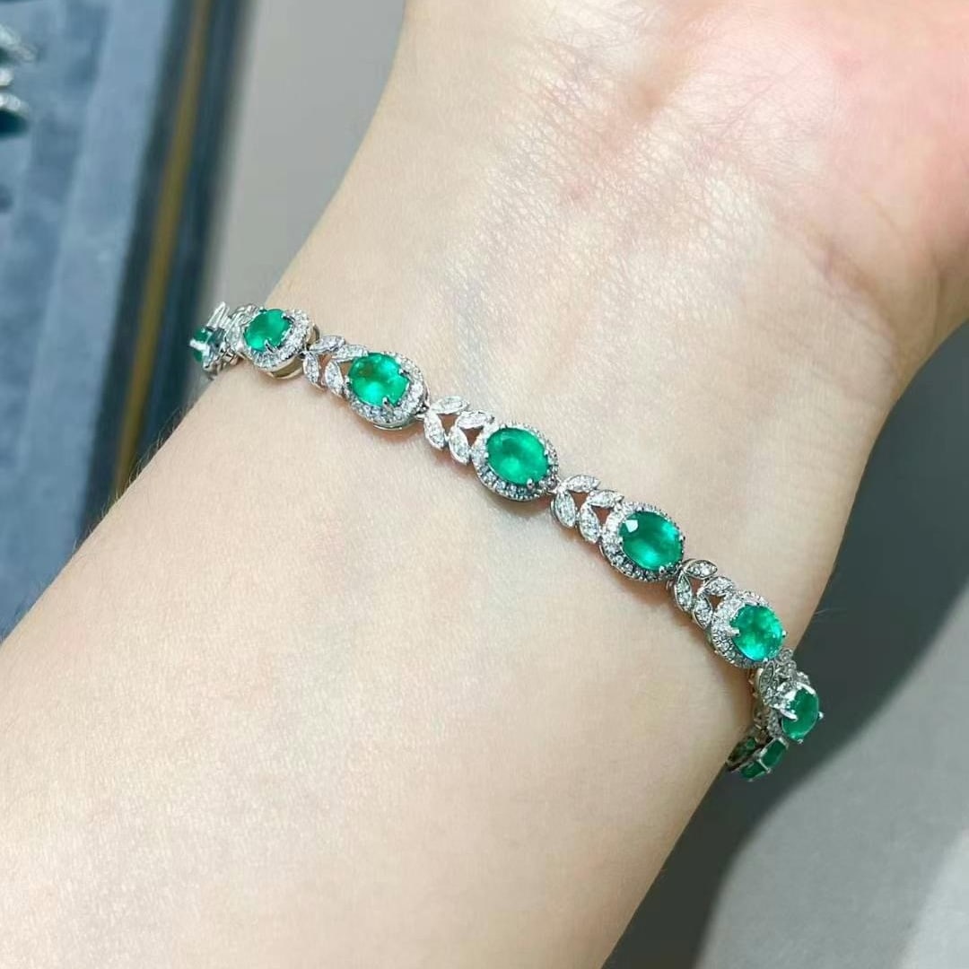 14k Gold 5.05 Ct Vivid Green Natural Emerald & Diamond Bracelet - 2