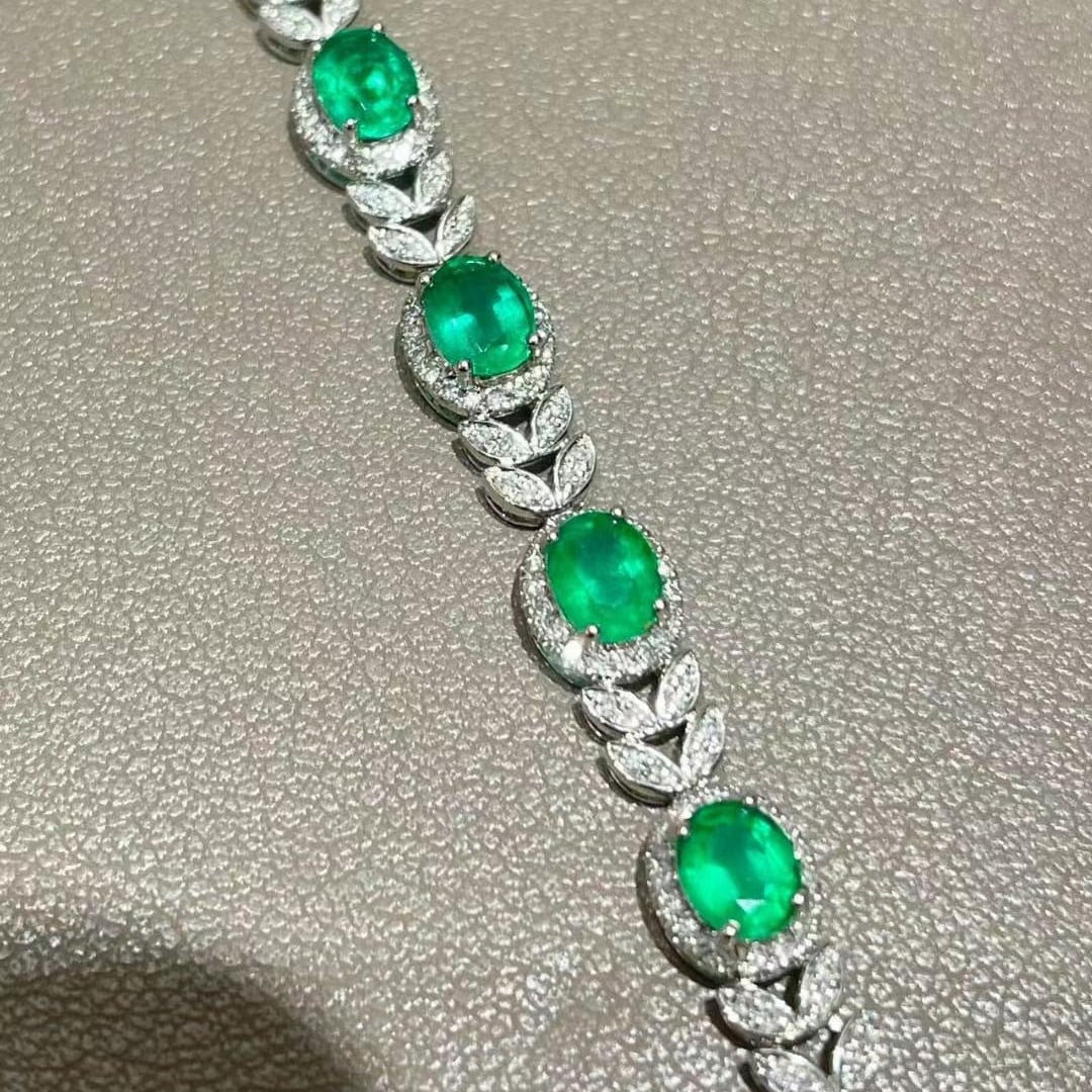 14k Gold 5.05 Ct Vivid Green Natural Emerald & Diamond Bracelet - 3