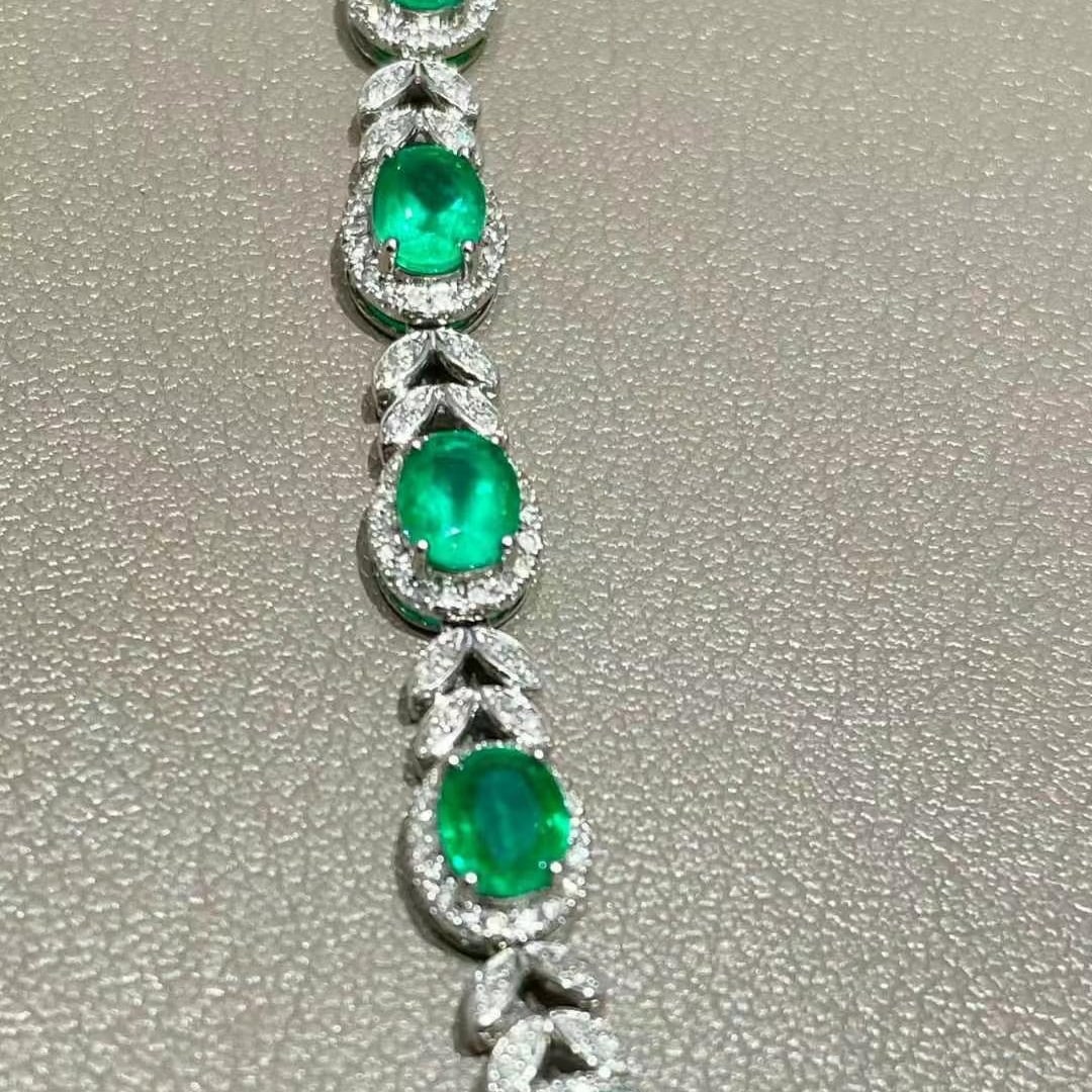 14k Gold 5.05 Ct Vivid Green Natural Emerald & Diamond Bracelet - 4