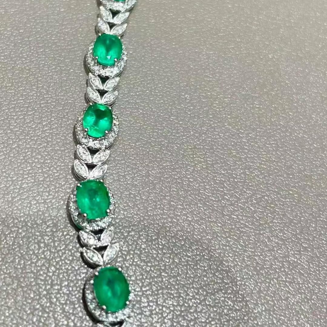 14k Gold 5.05 Ct Vivid Green Natural Emerald & Diamond Bracelet - 5